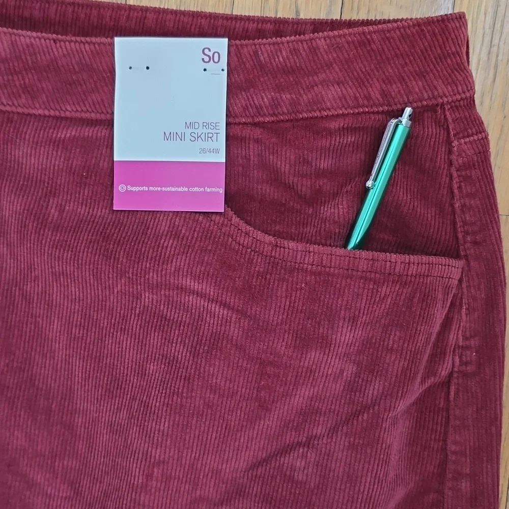 SO BRAND WOMENS JUNIOR PLUS SIZE BURGUNDY CORDUROY MINI SKIRT SIZE 26/44W_4